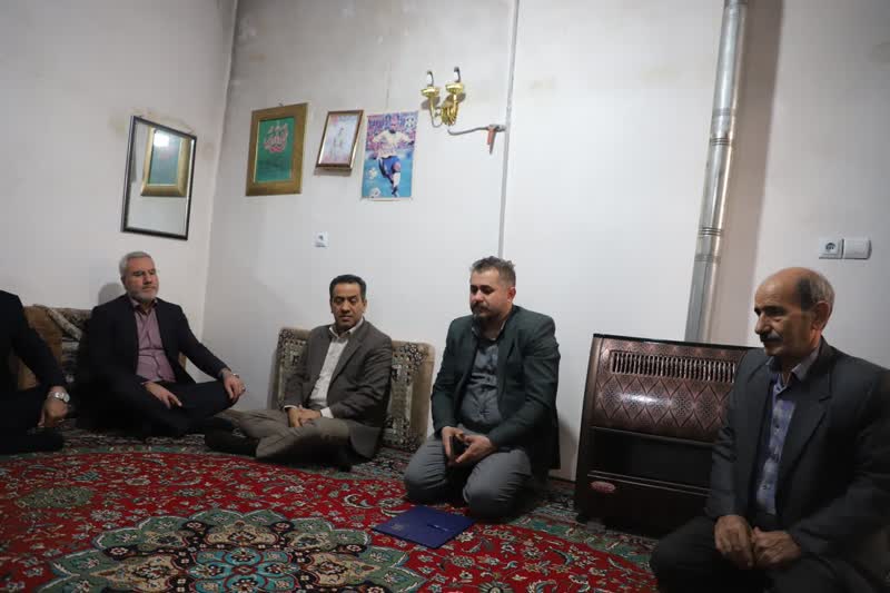 تجدید میثاق با خانواده شهدا و جانبازان گلستانی به مناسبت هفته بسیج