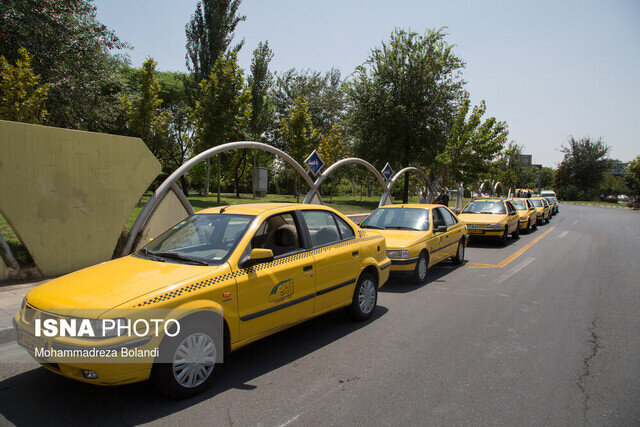 پای تاکسیرانان اردستان روی پدال گرانی