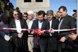 افتتاح زمین چمن مصنوعی و اختصاص اعتبار برای پروژه‌های عمرانی در قهرآباد سقز