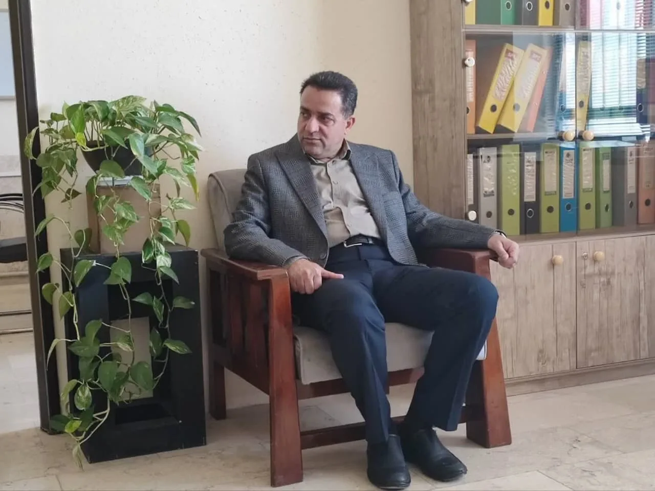بررسی مشکلات برق شهرک صنعتی آباده با پیگیری فرماندار و حضور مدیرعامل برق فارس