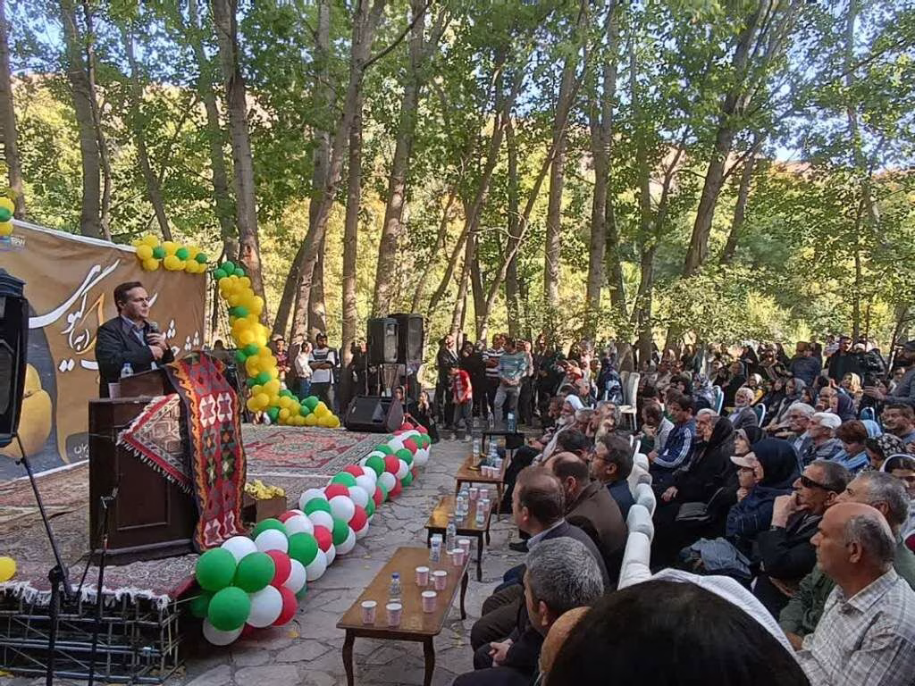 شهرت میوه به شهرستان کوثر جشنواره‌ پاییزی رقم زد