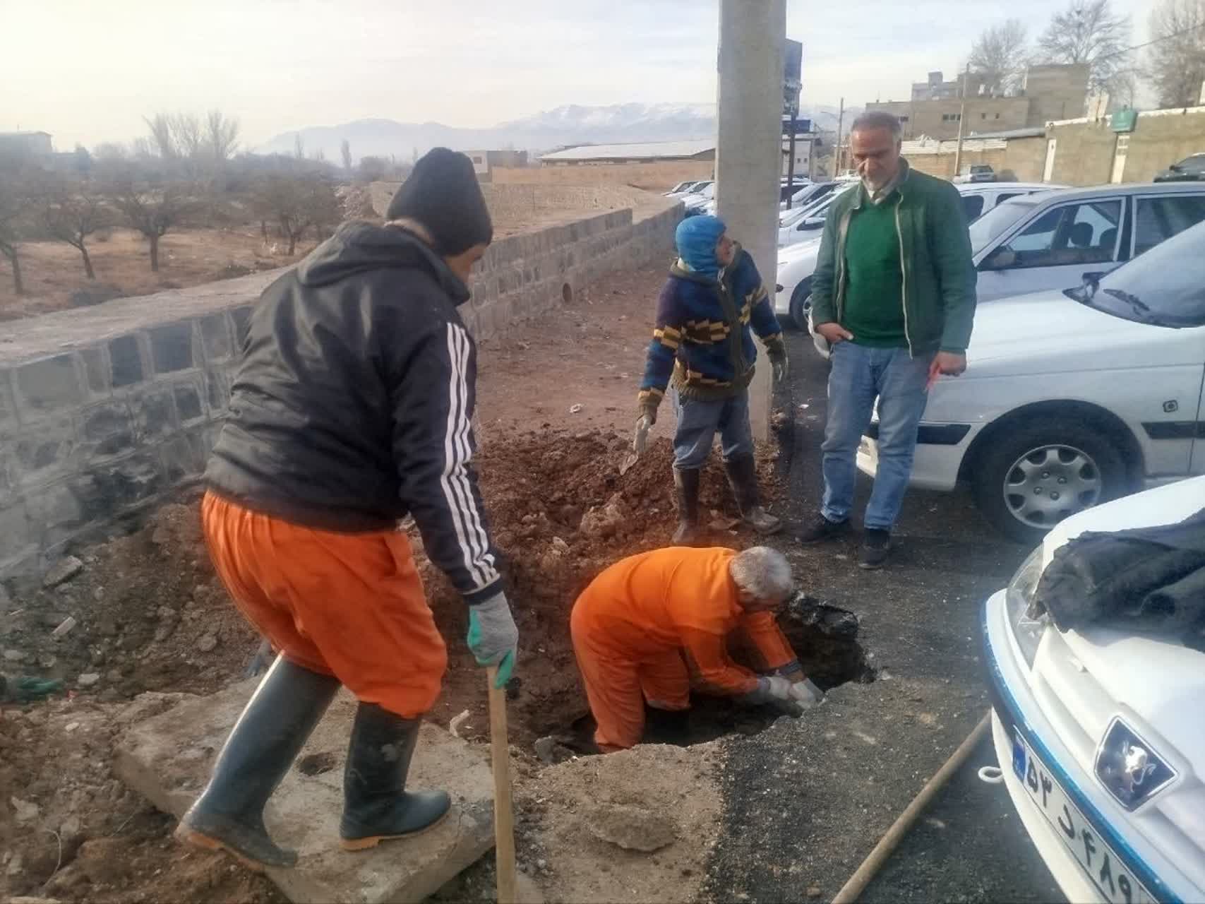 اجرای طرح پاکسازی و لایروبی انهار روباز و روبسته در سطح شهر خرم دره