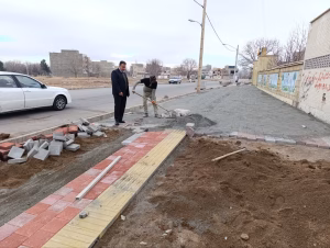 بازدید و نظارت میدانی شهردار خرم دره بر پروژه‌ پیاده‌روسازی خیابان وصال