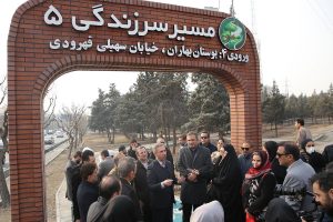 بازدید جمعی نخبگان و معتمدین محلات از پروژه‌های شاخص شهرداری منطقه۵از مسیر سرزندگی تا تقاطع‌های کلیدی