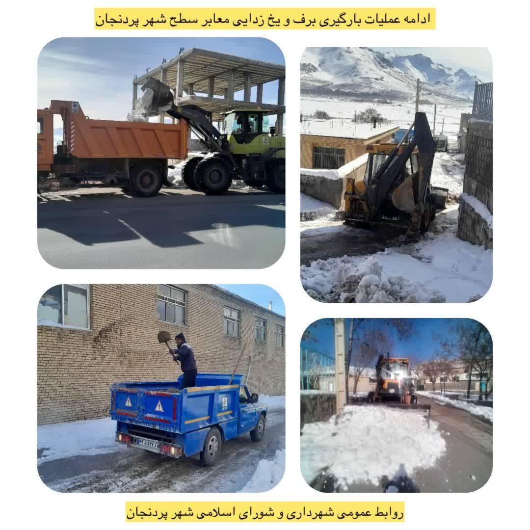 اجرای-عملیات-برفروبی-معابر-شهر-پردنج
