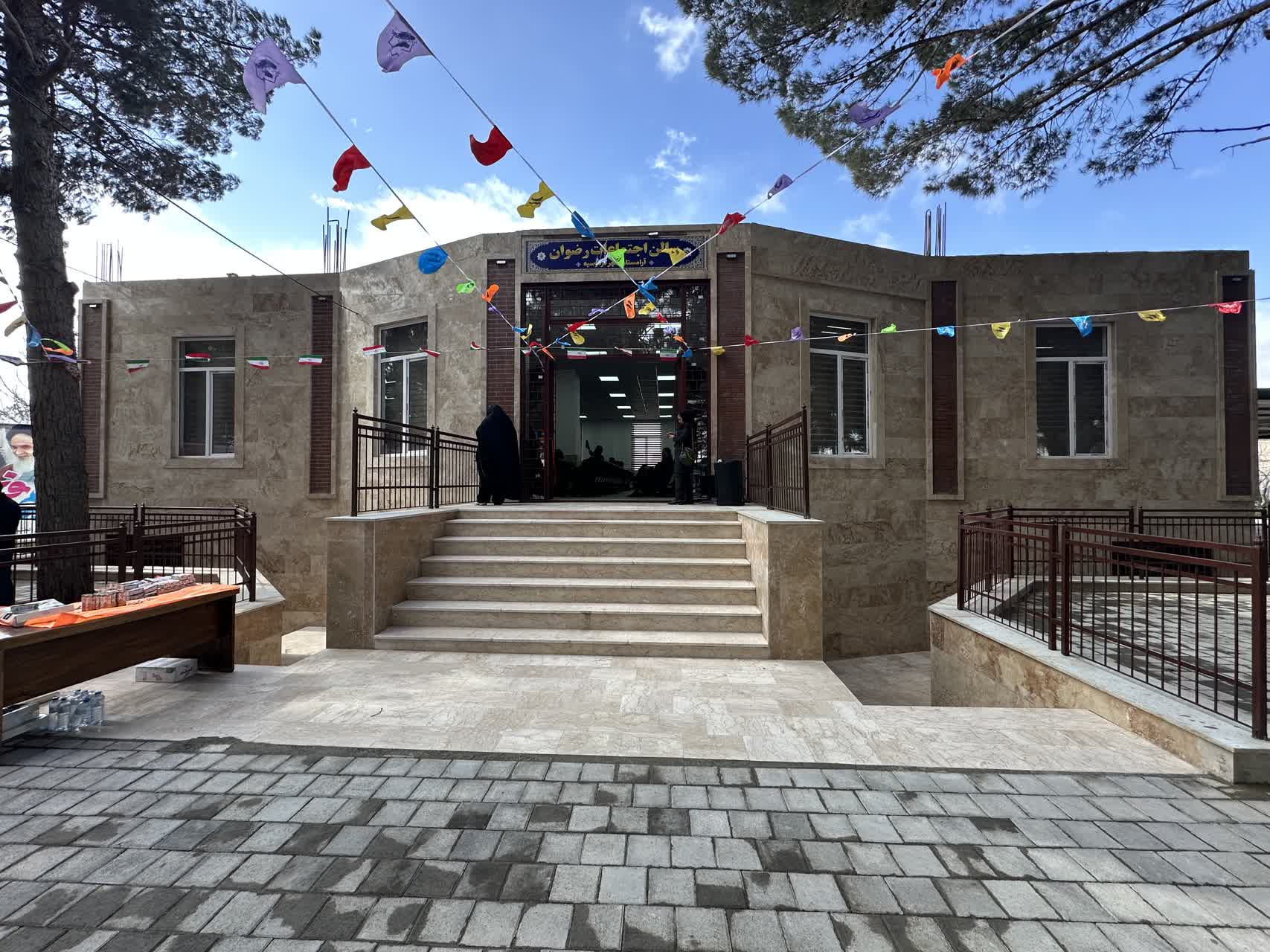 ساختمان-اجتماعات-رضوان-آرامستان-شه