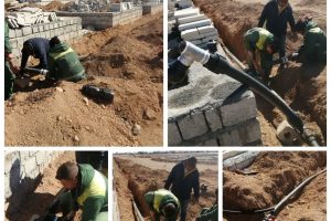 منظور بهبود و توسعه فضای سبز شهر تیران، طرح حفاری، لوله‌گذاری و نصب سیستم آبیاری قطره‌ای در پارک ورودی شرقی توسط نیروهای تخصصی فضای سبز شهرداری تیران به اجرا درآمد.