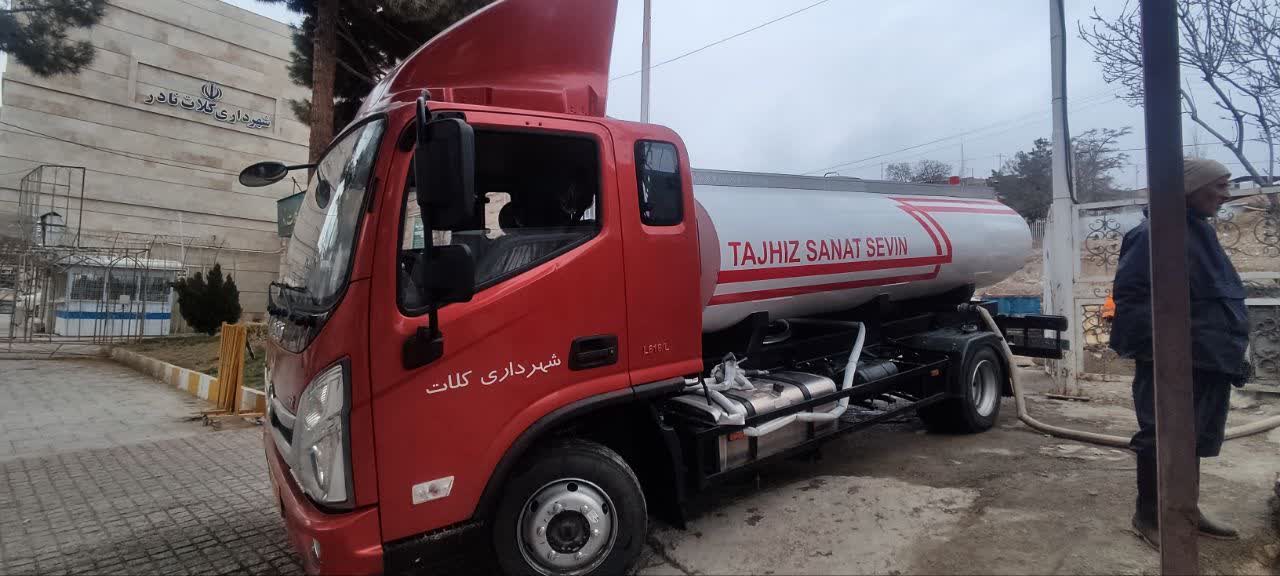 تجهیز ناوگان خدماتی شهرداری کلات نادر با خرید یکدستگاه کامیونت حمل آب