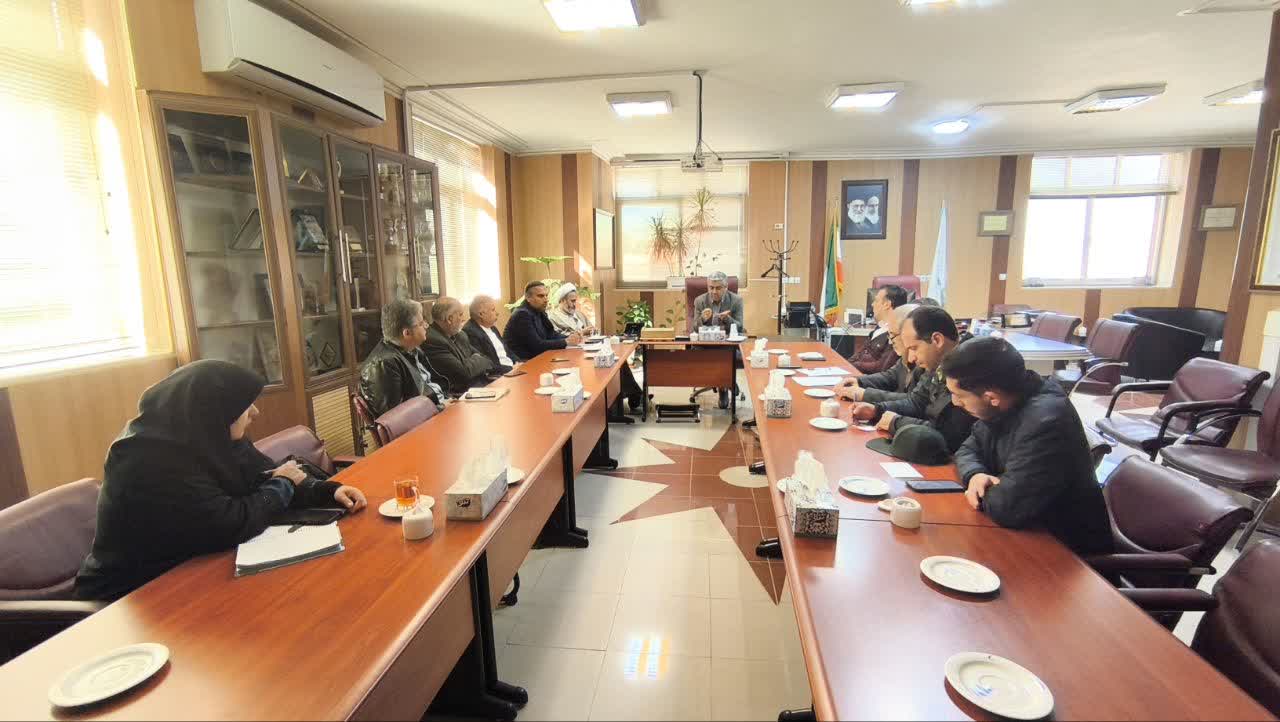 جلسه برنامه‌ریزی ستاد فرعی دهه مبارک فجر و راهپیمایی ۲۲ بهمن در دفتر شهردار ورنامخواست با حضور امام جمعه،