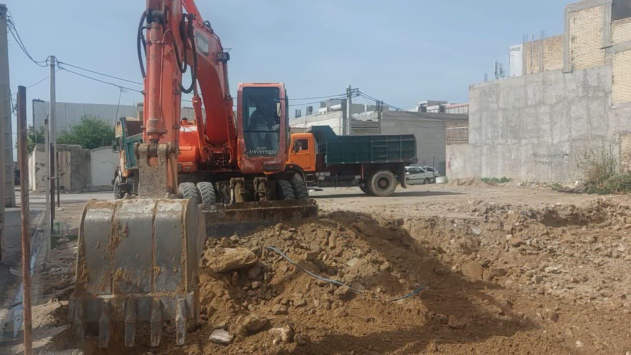عملیات ساخت پارکینگ طبقاتی در محدوده سایت تجاری گناوه