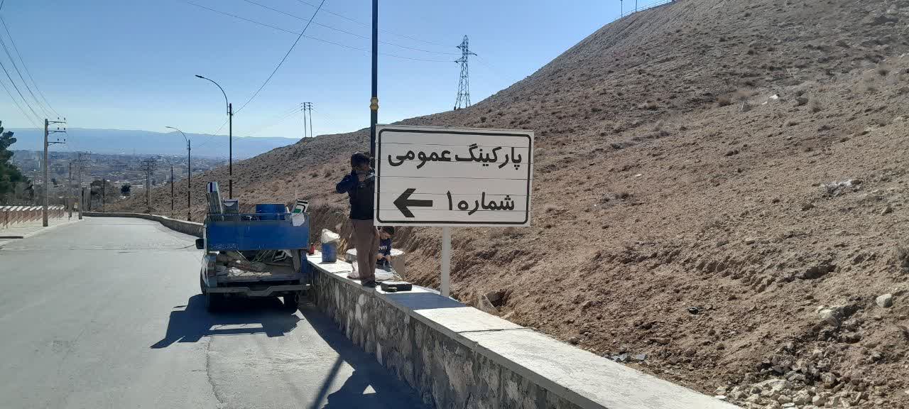 نصب تابلوهای ترافیکی هدایت مسیر و علائم هشداردهنده در محورهای توسعه شهری شاهرود