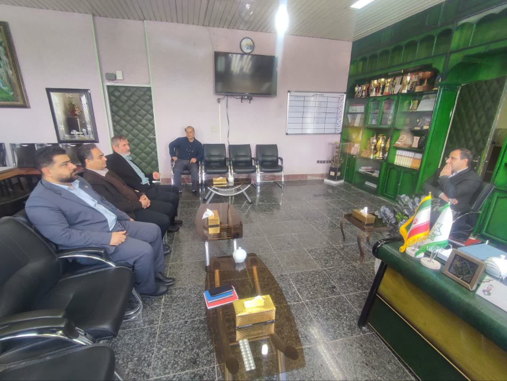 بازدید مشاور استاندار همدان از روند خدمت‌رسانی به شهروندان در شهرداری ملایر