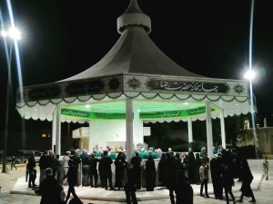 شهردار-لار-با-لباس-خادمی-در-چایخانه