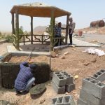 آغاز عملیات کف‌سازی پارک شهر (کوهستان‌پارک) بجستان با جدول بتنی و آجر سنتی