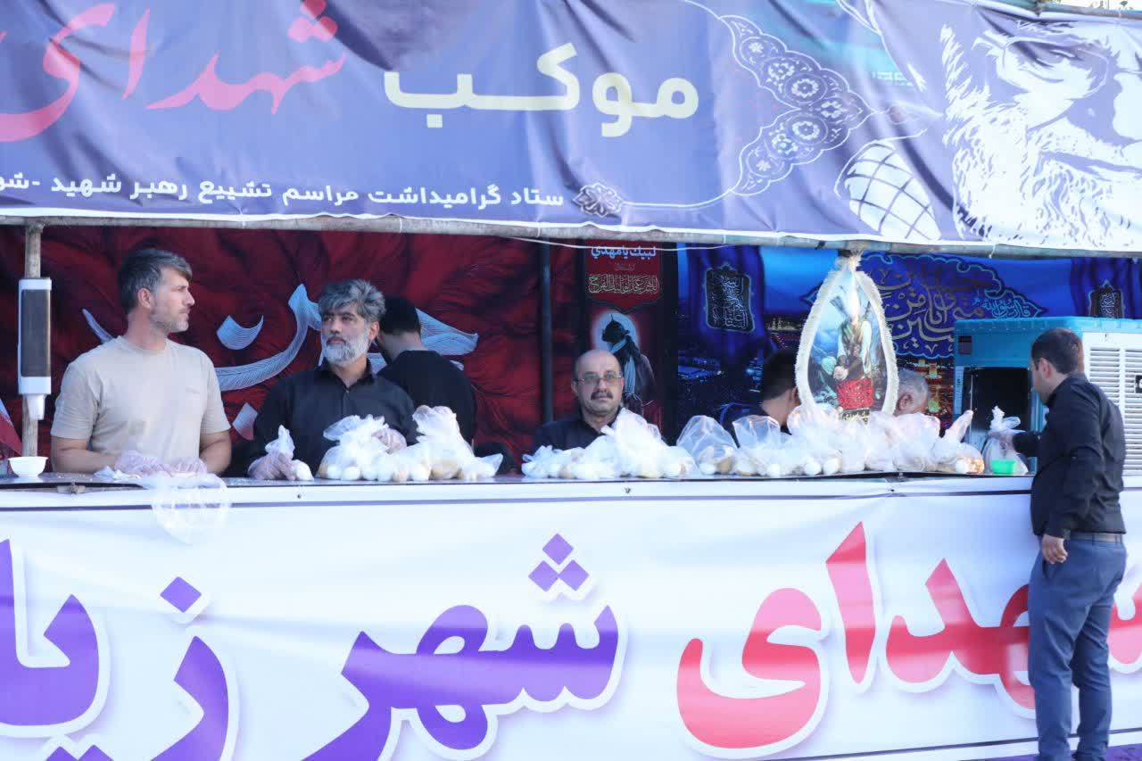 خدمت رسانی موکبهای شهر آبیک به زائران مراسم وداع ...